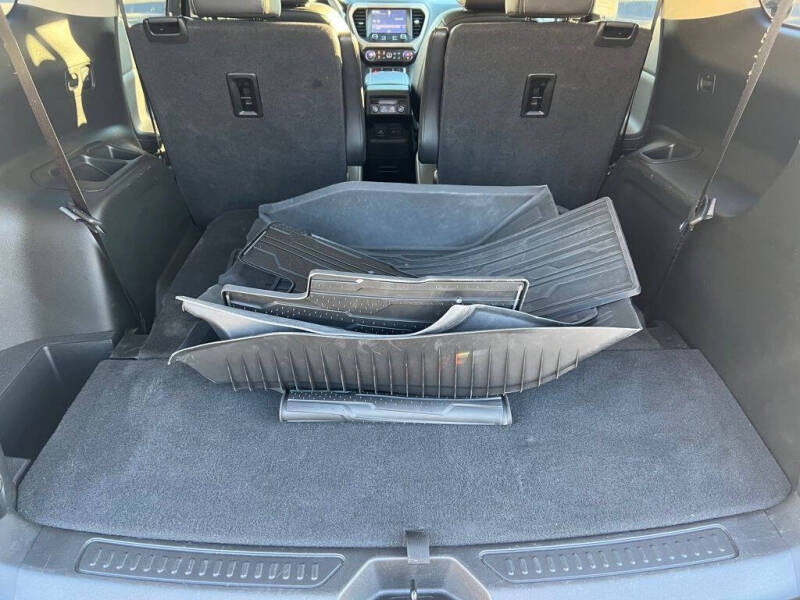 2023 GMC Acadia Denali