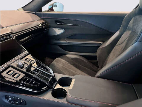 2025 Aston Martin Vantage