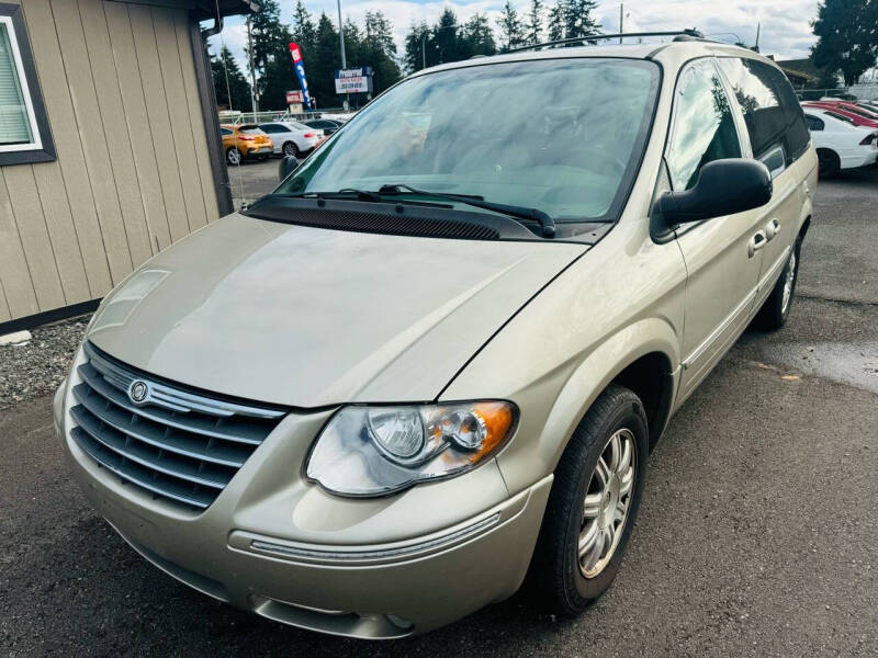 Used 2005 Chrysler Town & Country Touring with VIN 2C4GP54L75R289628 for sale in Tacoma, WA