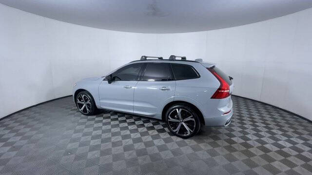 2025 Volvo XC60 B5 Ultra Dark Theme
