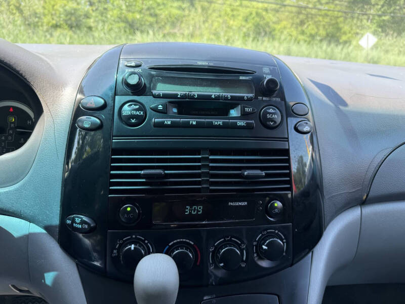 2005 Toyota Sienna LE 7 Passenger