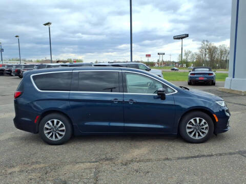 2024 Chrysler Pacifica Plug-In Hybrid Select