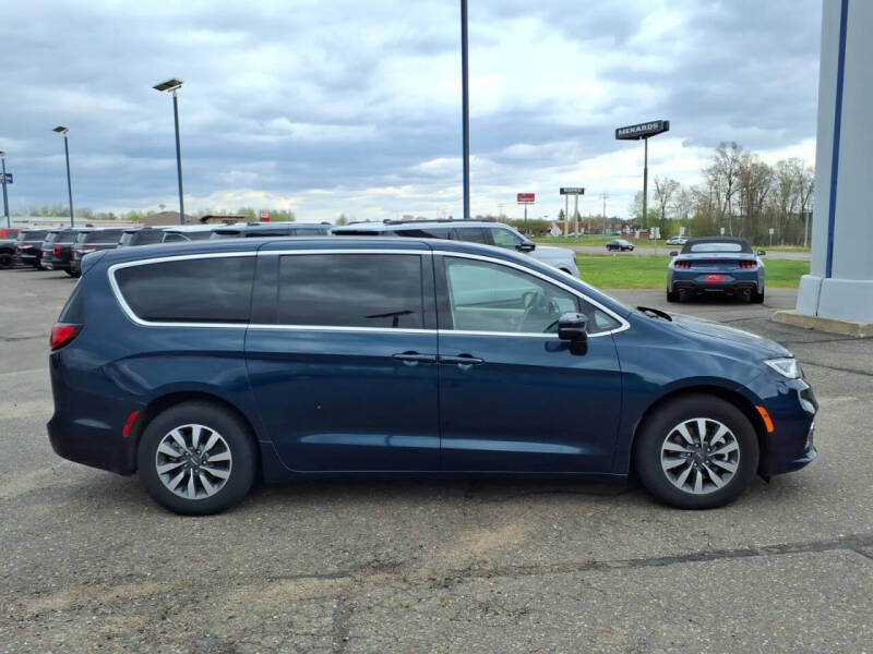2024 Chrysler Pacifica Plug-In Hybrid Select