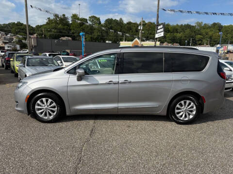 2017 Chrysler Pacifica Touring-L