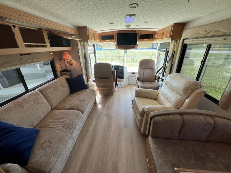 2001 Winnebago Journey 36L