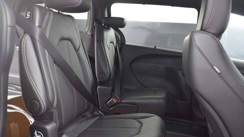 2025 Chrysler Voyager LX