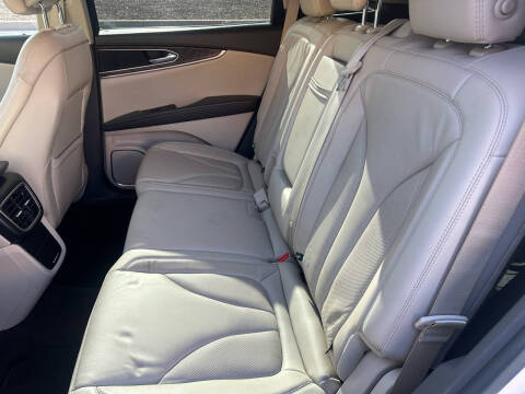 2019 Lincoln Nautilus Select