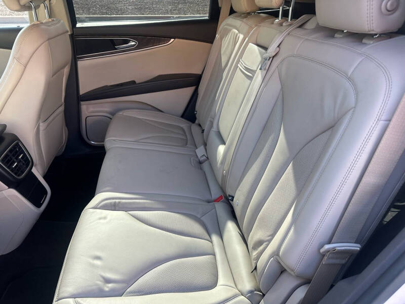 2019 Lincoln Nautilus Select