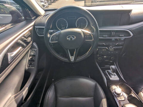 2018 Infiniti QX30 Essential