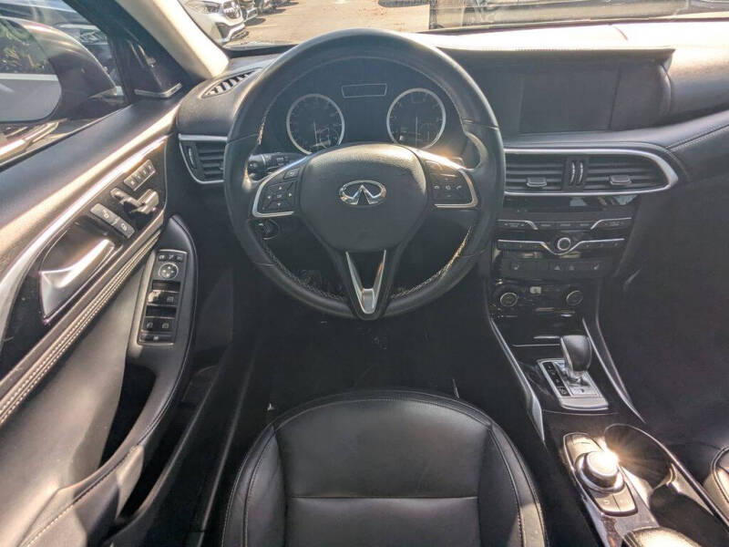 2018 Infiniti QX30 Essential