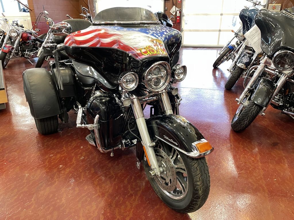 2010 Harley-Davidson® FLHTCUTG - Tri Glide® Ult 5