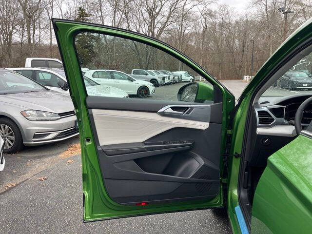 2026 Volkswagen Taos SEL 4Motion