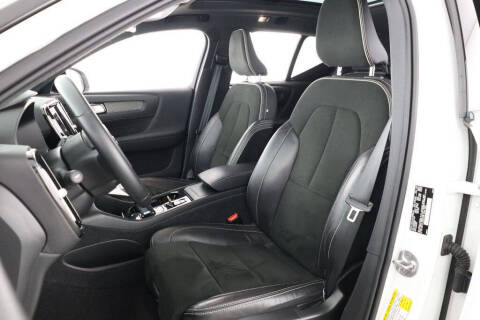 2022 Volvo XC40 T5 R-Design