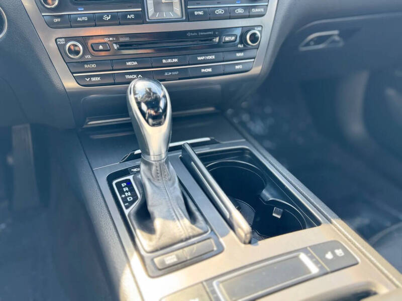 2015 Hyundai Genesis