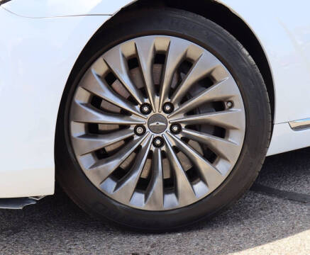 2017 Genesis G90