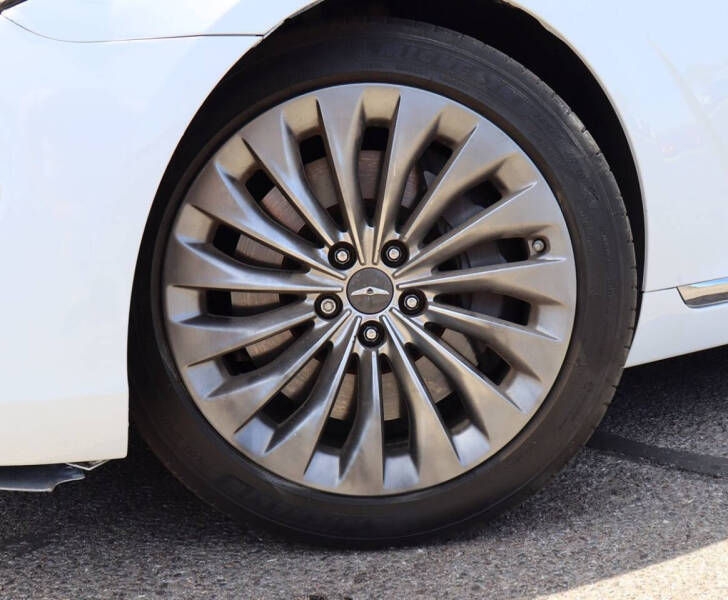 2017 Genesis G90