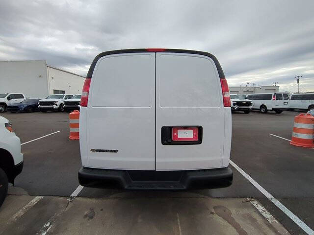 2025 Chevrolet Express 2500