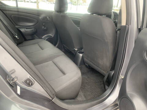 2019 Nissan Versa S Plus