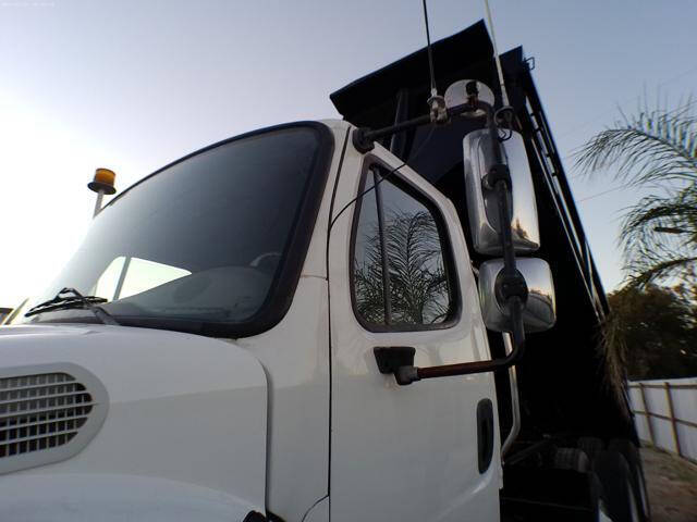 2013 Freightliner M2 106
