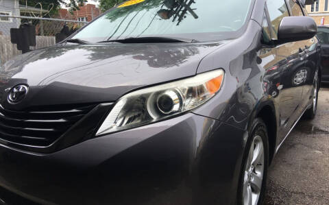 2011 Toyota Sienna for sale at Jeff Auto Sales INC in Chicago IL