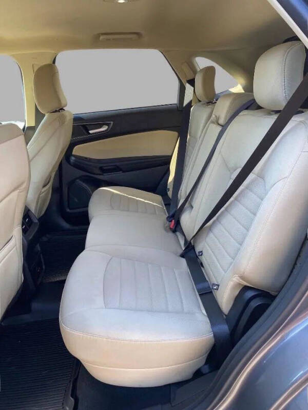 2021 Ford Edge SE