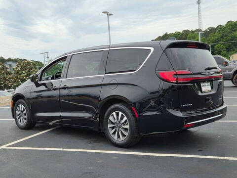 2024 Chrysler Pacifica Plug-In Hybrid Select