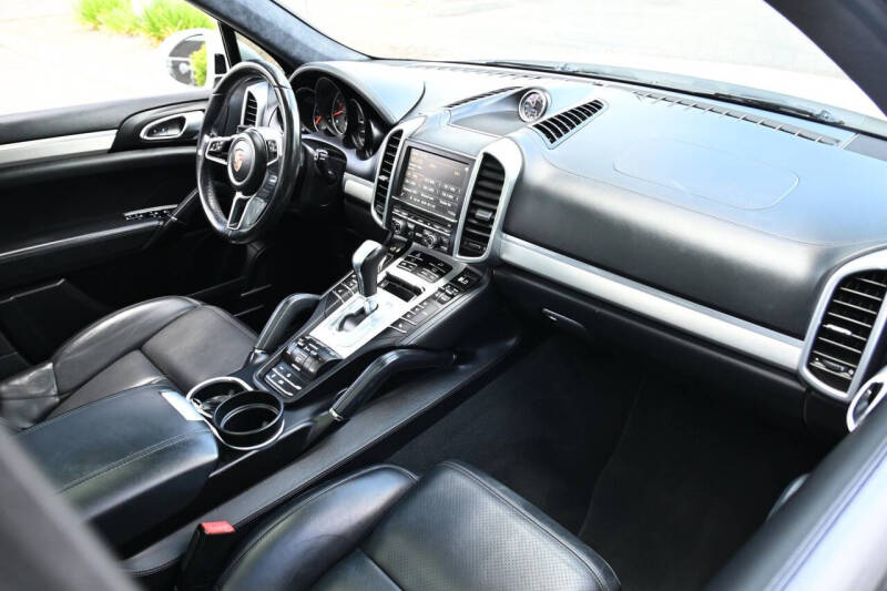 2016 Porsche Cayenne GTS