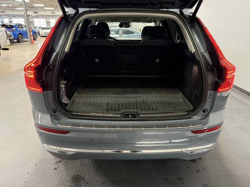 2023 Volvo XC60 Recharge T8 Plus Bright Theme