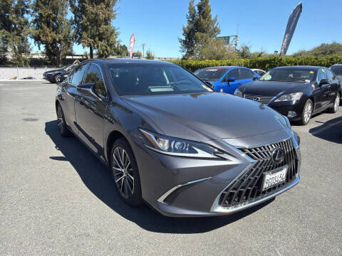 2023 Lexus ES 300h