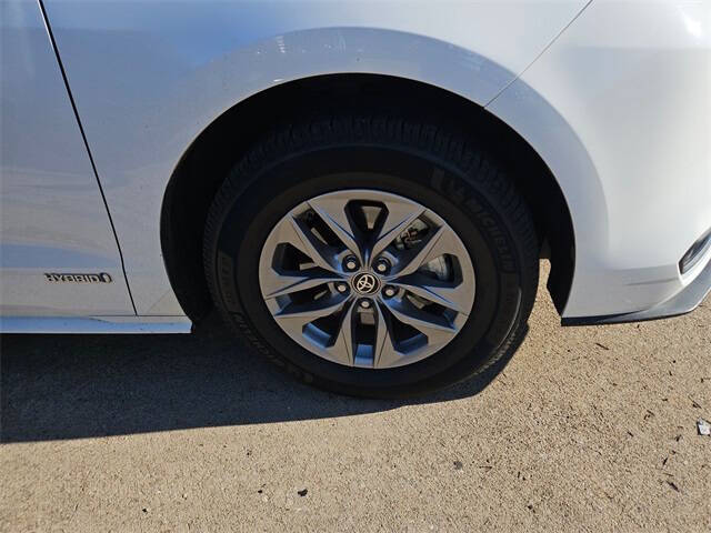 2021 Toyota Sienna LE 8-Passenger