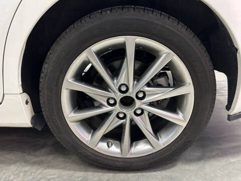 2016 Toyota Prius v Five