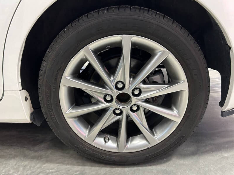 2016 Toyota Prius v Five