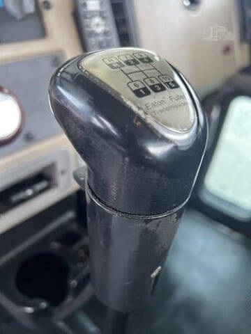 2009 Peterbilt 335