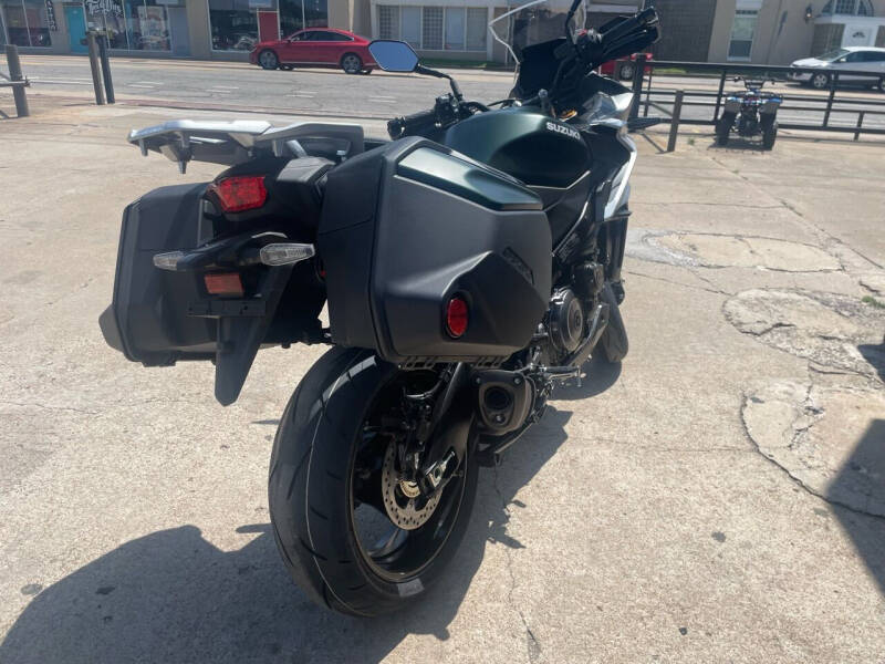 2024 Suzuki GSX-S1000GX+