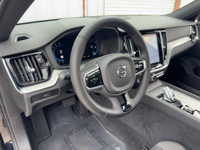 2024 Volvo S60 B5 Plus Black Edition