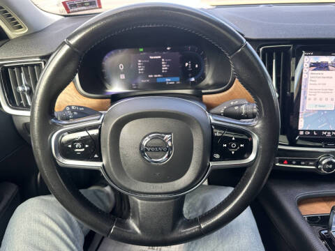 2022 Volvo S90 B6 Momentum