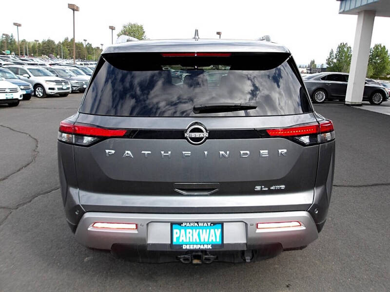 2022 Nissan Pathfinder SL