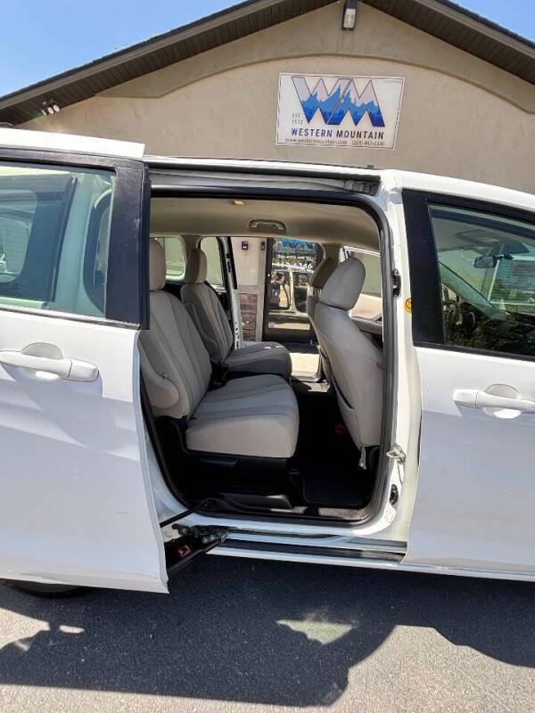 2014 Mazda MAZDA5 Sport