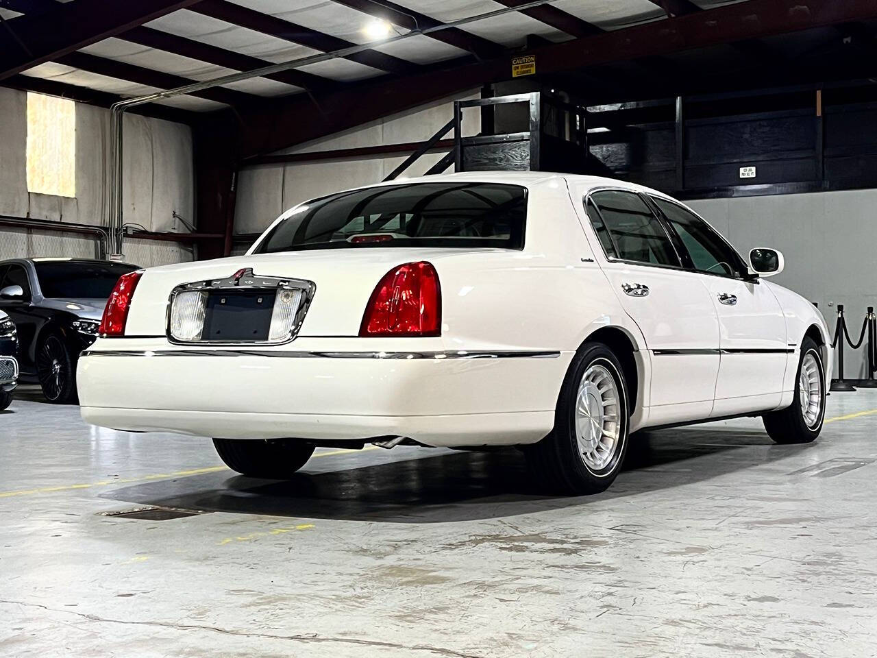 2002 Lincoln Town Car for sale at Carnival Car Company in Victoria, TX