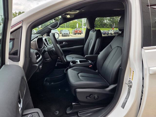 2026 Chrysler Voyager LX