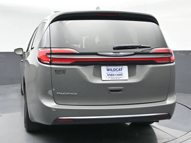 2022 Chrysler Pacifica Touring L