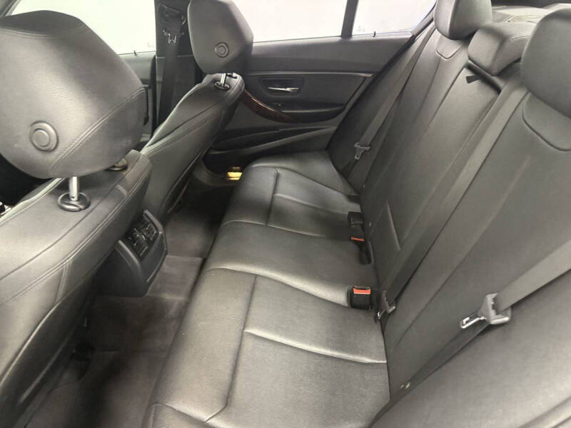 2013 BMW 3 Series 320i