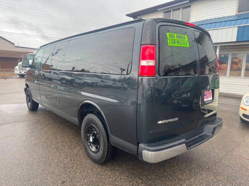 2017 Chevrolet Express LT 3500