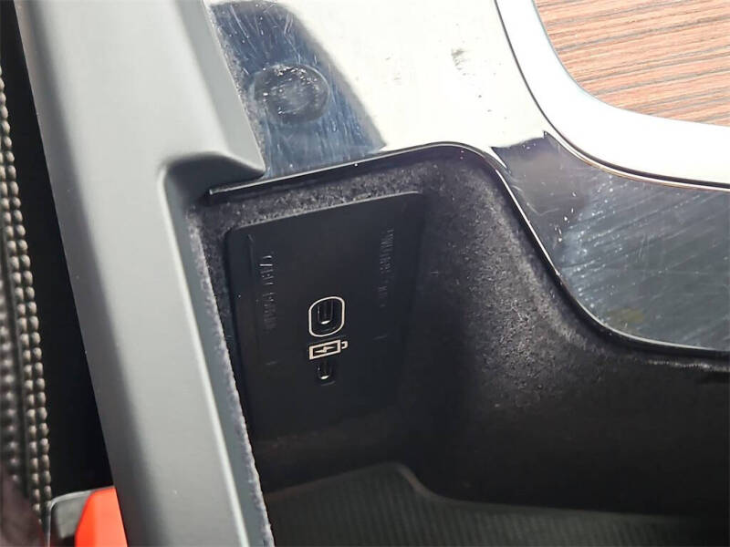 2023 Volvo XC60 B6 Ultimate Dark Theme