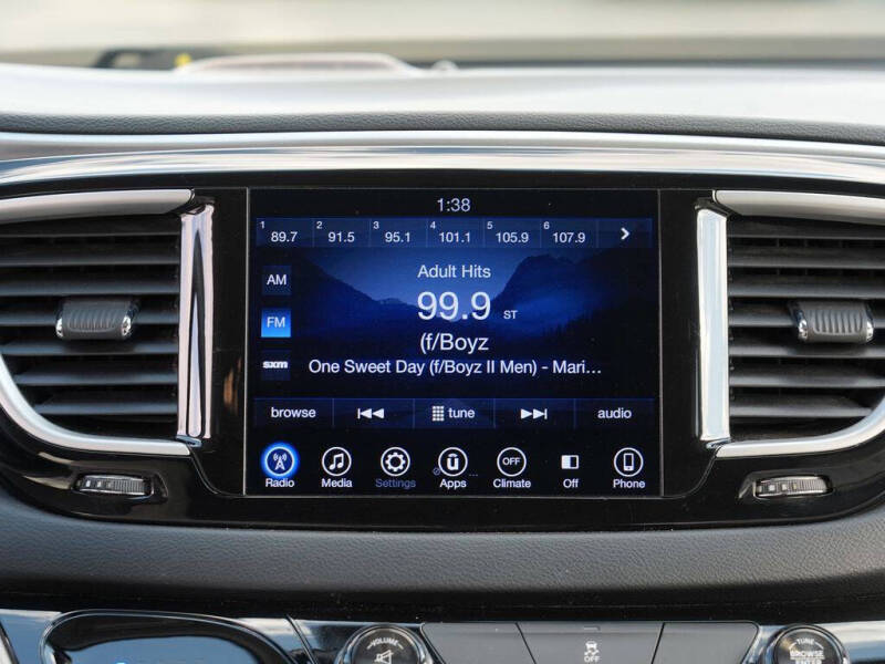 2017 Chrysler Pacifica Hybrid Touring Plus