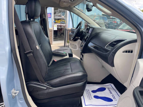 2016 Chrysler Town and Country Touring