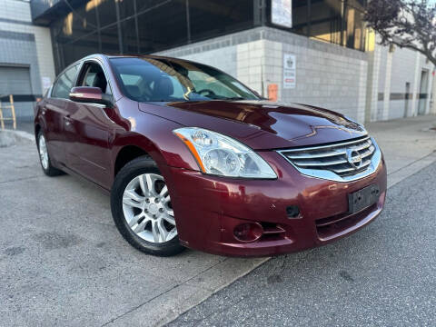 2011 Nissan Altima for sale at Illinois Auto Sales in Paterson NJ