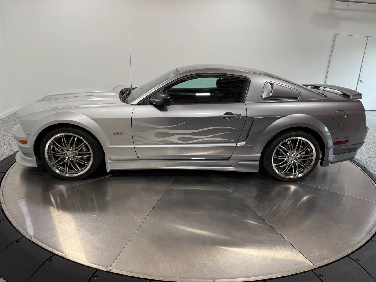 2007 Ford Mustang 11