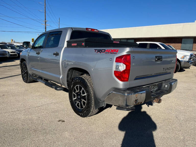 2016 Toyota Tundra SR5 photo 11