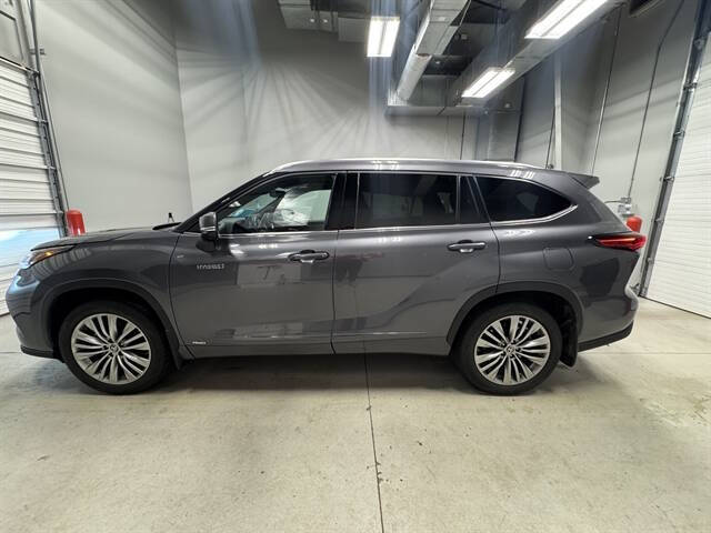 2021 Toyota Highlander Hybrid Platinum